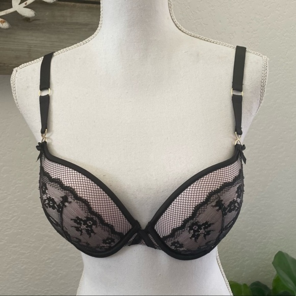 Victoria’s Secret very‎ sexy fish net lace padded demi bra 36C